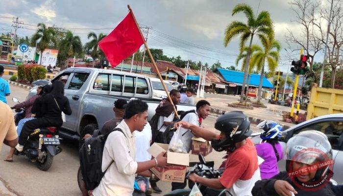DPC GMNI Merauke Gelar Aksi Pembagian Takjil Kepada Masyarakat Merauke
