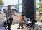 Polantas Menyapa: Petugas Satpas Karanganyar Siap Siaga Berikan Arahan Mekanisme Pengisian Formulir Permohonan SIM