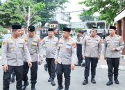 Pererat Silaturahmi di Bulan Suci, Kapolda Jabar Buka Puasa Bersama dan Santuni Yatim di Masjid Polres Karawang