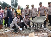 Jembatan Presisi Merah Putih Dicor, Kapolres Sragen Turun Langsung Satukan Desa Jati–Hadiluwih