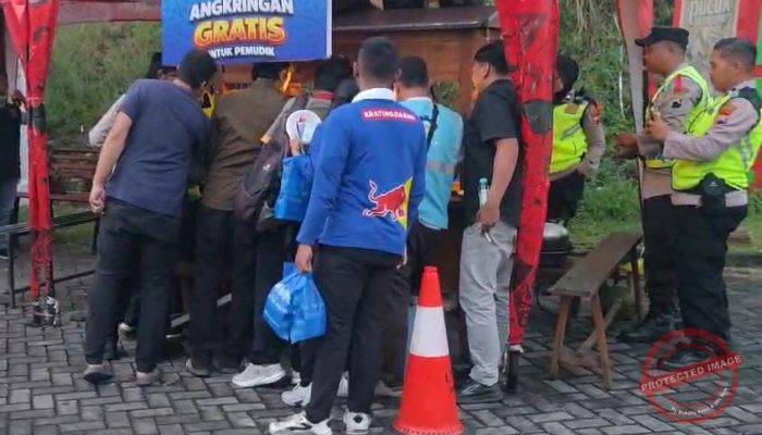 Angkringan Gratis Polres Semarang Layani Pemudik di Rest Area KM 429 Tol