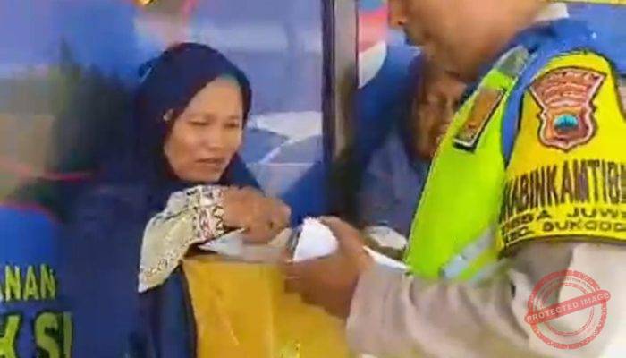 Berkah Ramadan, Polsek Sukodono Tebar Kepedulian Lewat Bakti Sosial Religi untuk Warga Kurang Mampu