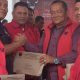 Rapidin Simbolon Serahkan 30 SK DPC, Dari 33 DPC PDIP Sumatra Utara