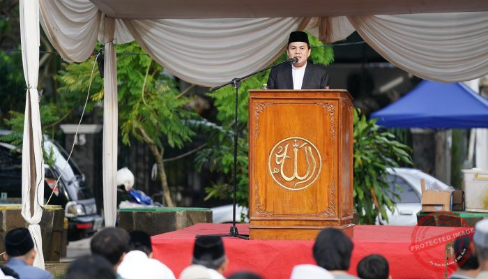 Jadi Khotib Sholat Idul Fitri, Adityawarman Adil Ingatkan Spirit Ramadhan