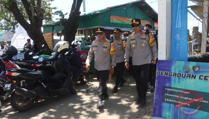 Kapolda Jabar Berikan Tali Asih kepada Personel Gabungan yang terlibat di Pos Hoegeng Simpang Gadog