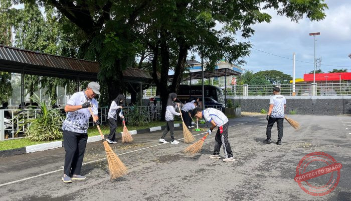 Perkuat Budaya Kerja dan Kepedulian Lingkungan, Lapas Makassar Gencarkan Aksi Bersih-Bersih Wujudkan Area Kantor yang Bersih dan Asri