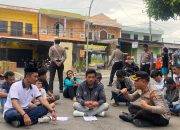 Aksi Humanis Kapolres Bulukumba AKBP Restu, Temui Peserta Aksi Sambil Duduk di Aspal