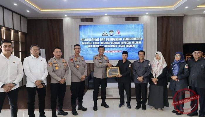 Kapolda Kalteng Terima Penghargaan Bawaslu RI, Dinilai Sukses Amankan Pilkada 2024