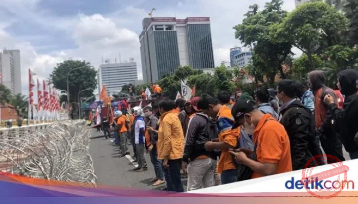 400 Mahasiswa Unair Siap Demo di Grahadi Surabaya Besok: Tuntut MBG Dihentikan dan 15 Tuntutan Lainnya