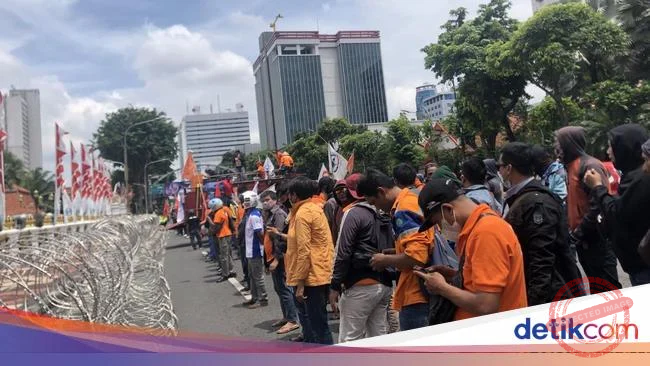 400 Mahasiswa Unair Siap Demo di Grahadi Surabaya Besok: Tuntut MBG Dihentikan dan 15 Tuntutan Lainnya