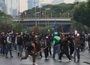 5 Demo Hari Ini yang Membuat Heboh, dari Serangan Kapal Narkoba hingga Slayblade yang Mengingatkan Beyblade