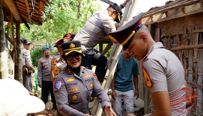 Semangat Bhayangkara Muda Mengabdi, 17 Taruna-Taruni Akpol Turun Langsung Bedah Rumah Mbah Lampi di Sragen