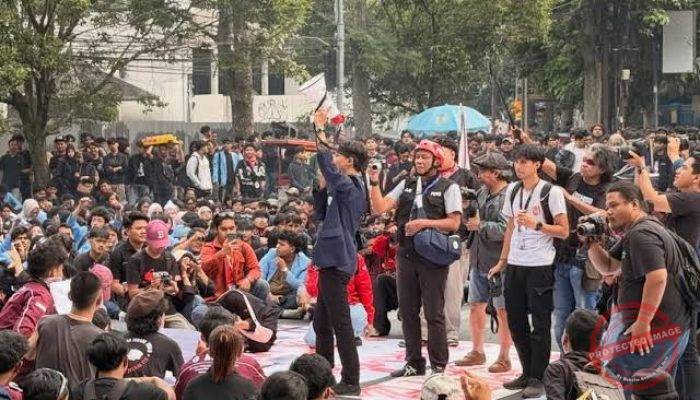 Pengamanan Humanis Polrestabes Bandung dan Polda Jabar Tuai Apresiasi Warga dan Mahasiswa