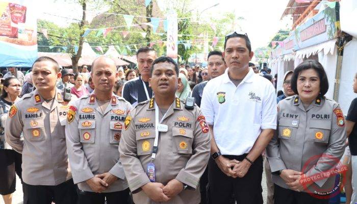 Polri Gelar Pasar Rakyat dan Bazar UMKM, Ribuan Warga Jakarta Barat Antusias Berburu Sembako Murah