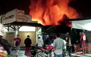 Kios di Blitar Mengeluhkan Pemadaman Listrik, Sementara Korban Kebakaran Pasar Parluasan Dapat Bantuan Rp 10 Juta
