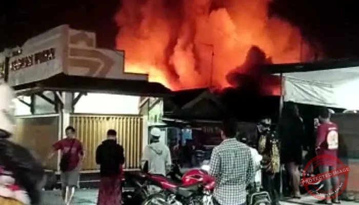 Kios di Blitar Mengeluhkan Pemadaman Listrik, Sementara Korban Kebakaran Pasar Parluasan Dapat Bantuan Rp 10 Juta