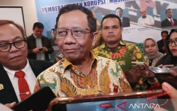 Mahfud MD: 41 Nama Politisi Terlibat Kasus Korupsi MBG, Apa Yang Terjadi?