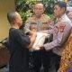 Wujud Kepedulian, Kapolsek Palmerah Berikan Bantuan kepada Korban Kebakaran