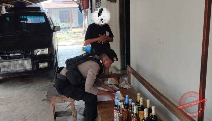 Polisi Sita 45 Botol Miras Ilegal di Tiga Kecamatan Pati, Tiga Penjual Ditindak