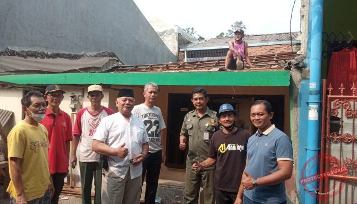 Lurah Alam Jaya Monitoring Pembangunan RTLH di RW 08