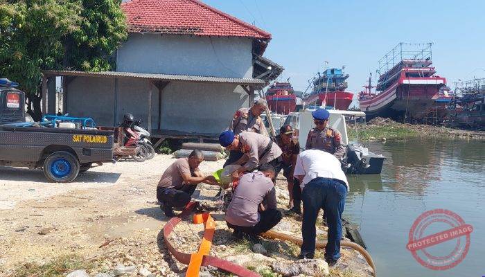 Polairud Polresta Pati Latih Personel Operasikan Damkar Portabel, Perkuat Antisipasi Kebakaran Kapal Saat Musim Kemarau