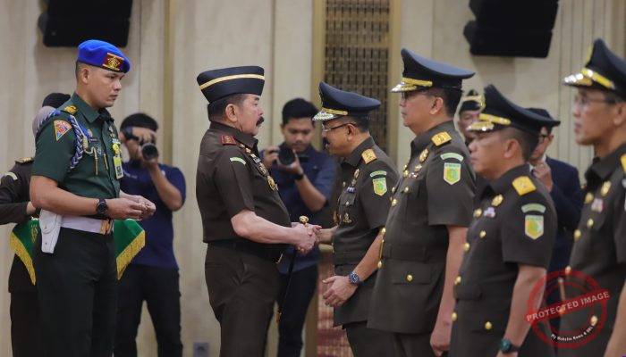 Jaksa Agung Lantik Pejabat Utama Kejaksaan Agung,  Ingatkan Pesan Jaga Soliditas  dan Perkuat Marwah Institusi  