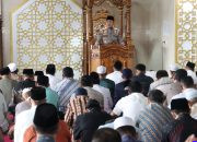 Merajut Harmoni Ulama dan Umara, Kapolres Metro Jakarta Barat Sampaikan Khotbah Jumat Penuh Makna
