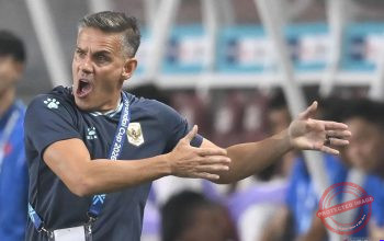 John Herdman, pelatih Timnas Indonesia, memberikan pernyataan usai pertandingan melawan Vietnam di Jakarta.