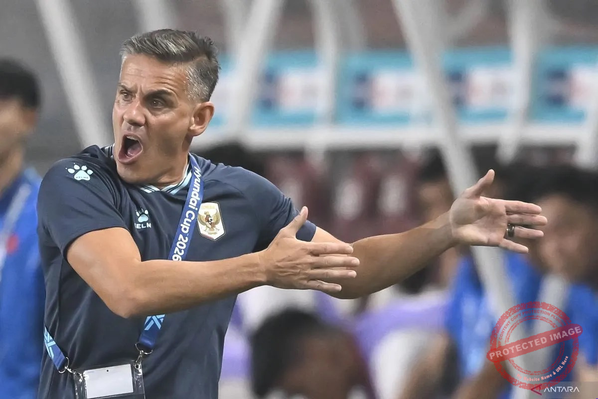 John Herdman, pelatih Timnas Indonesia, memberikan pernyataan usai pertandingan melawan Vietnam di Jakarta.