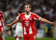 Harry Kane, penyerang Bayern Muenchen, tersenyum santai jelang negosiasi kontrak