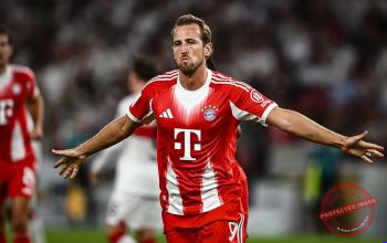 Harry Kane, penyerang Bayern Muenchen, tersenyum santai jelang negosiasi kontrak