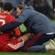 Jamal Musiala menerima penanganan tim medis setelah insiden saat laga Bayern Munchen melawan RB Leipzig di Piala Telekom.