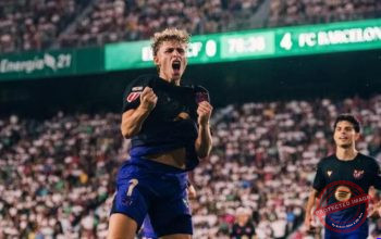Raphinha dan Fermin Lopez merayakan gol bersama rekan setim setelah Barcelona menang 5-0 atas Elche di Stadion Manuel Martinez Valero