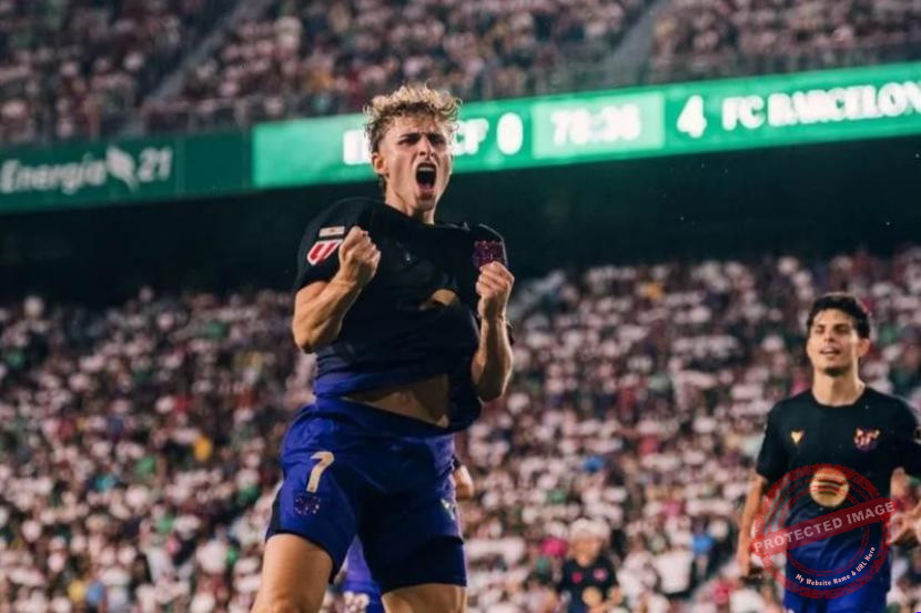 Raphinha dan Fermin Lopez merayakan gol bersama rekan setim setelah Barcelona menang 5-0 atas Elche di Stadion Manuel Martinez Valero