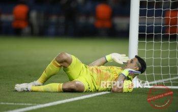 Emiliano Martinez, kiper Aston Villa dan timnas Argentina, dalam seragam klubnya