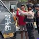 Polisi Sang Penolong Hadir di Jalan, Patroli Presisi Samapta Polres Sragen Bagikan Bendera Merah Putih