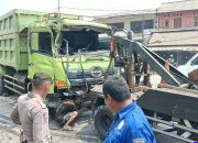 Truk Bermuatan Tanah Terguling di Jalan Jatake Kota Tangerang, Polisi Pimpin Proses Evakuasi