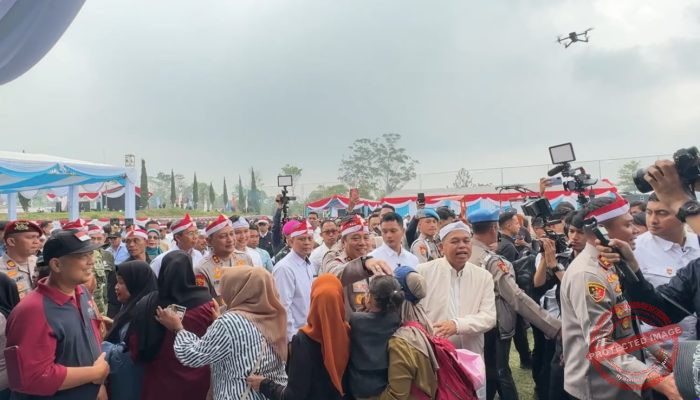 Wakapolri Berikan Bansos 1.000 Paket Untuk 2 Gapoktan Bawang Putih di Cianjur