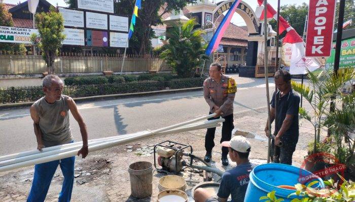 Bhabinkamtibmas Banyuanyar Peduli UMKM, Bantu Pembangunan Sumur Pompa