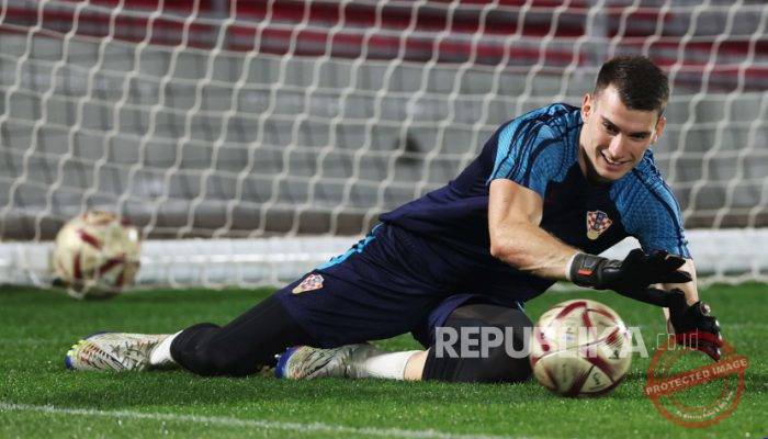 Barcelona Resmi Rekrut Kiper Kroasia Dominik Livakovic dari Fenerbahce