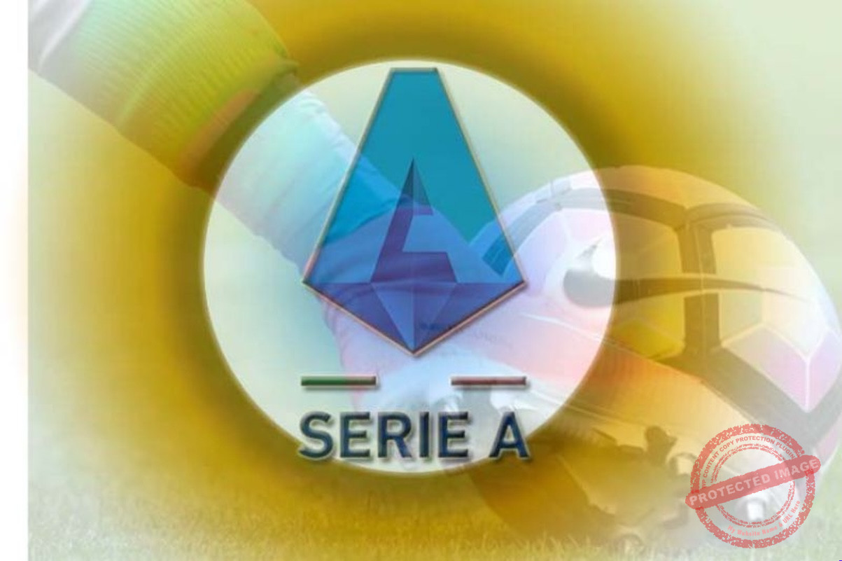Donyell Malen selebrasi usai mencetak hattrick ke gawang Fiorentina di Stadion Olimpico