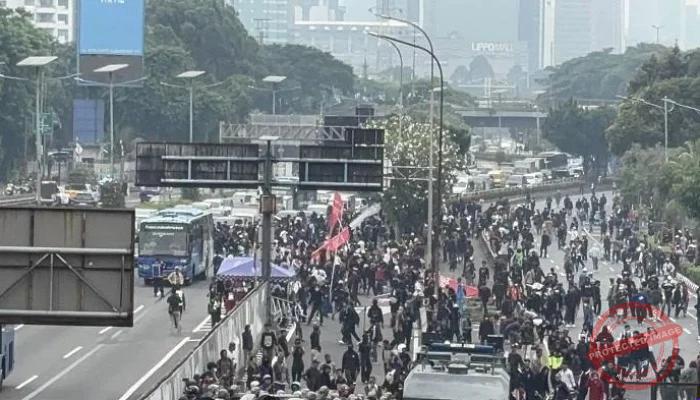 Demo Hari Ini di Depan DPR/MPR: Jalur Alternatif, Aksi Global, dan Pergerakan Pasar Saham 5 Agustus 2026