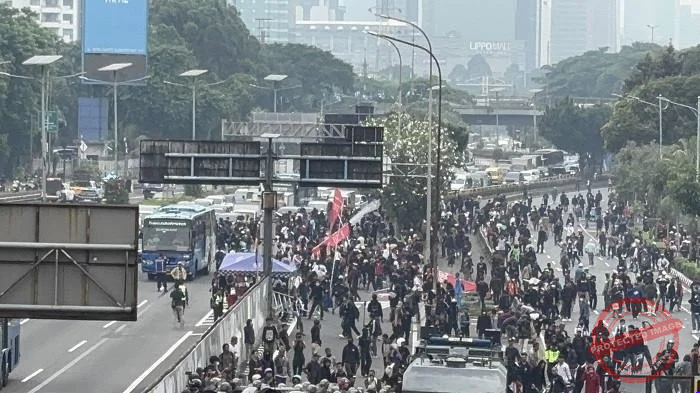 Demo Hari Ini di Depan DPR/MPR: Jalur Alternatif, Aksi Global, dan Pergerakan Pasar Saham 5 Agustus 2026