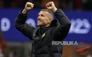 Edin Dzeko Perpanjang Kontrak di Schalke di Usia 40 Tahun