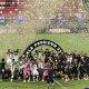 Para pemain Persebaya merayakan kemenangan usai mengalahkan Persib lewat adu penalti di Stadion Kapten I Wayan Dipta, Gianyar.