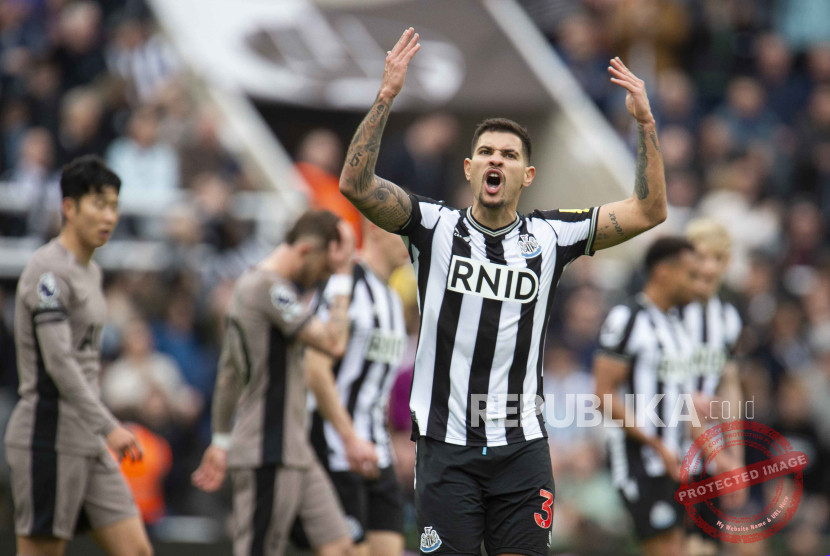 Bruno Guimaraes saat bersiap menjalani pemeriksaan medis di London untuk merampungkan transfer ke Arsenal.