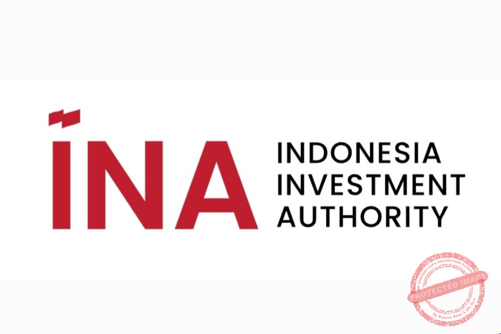 INA — Logo Fitch Ratings dengan latar belakang grafik peringkat kredit