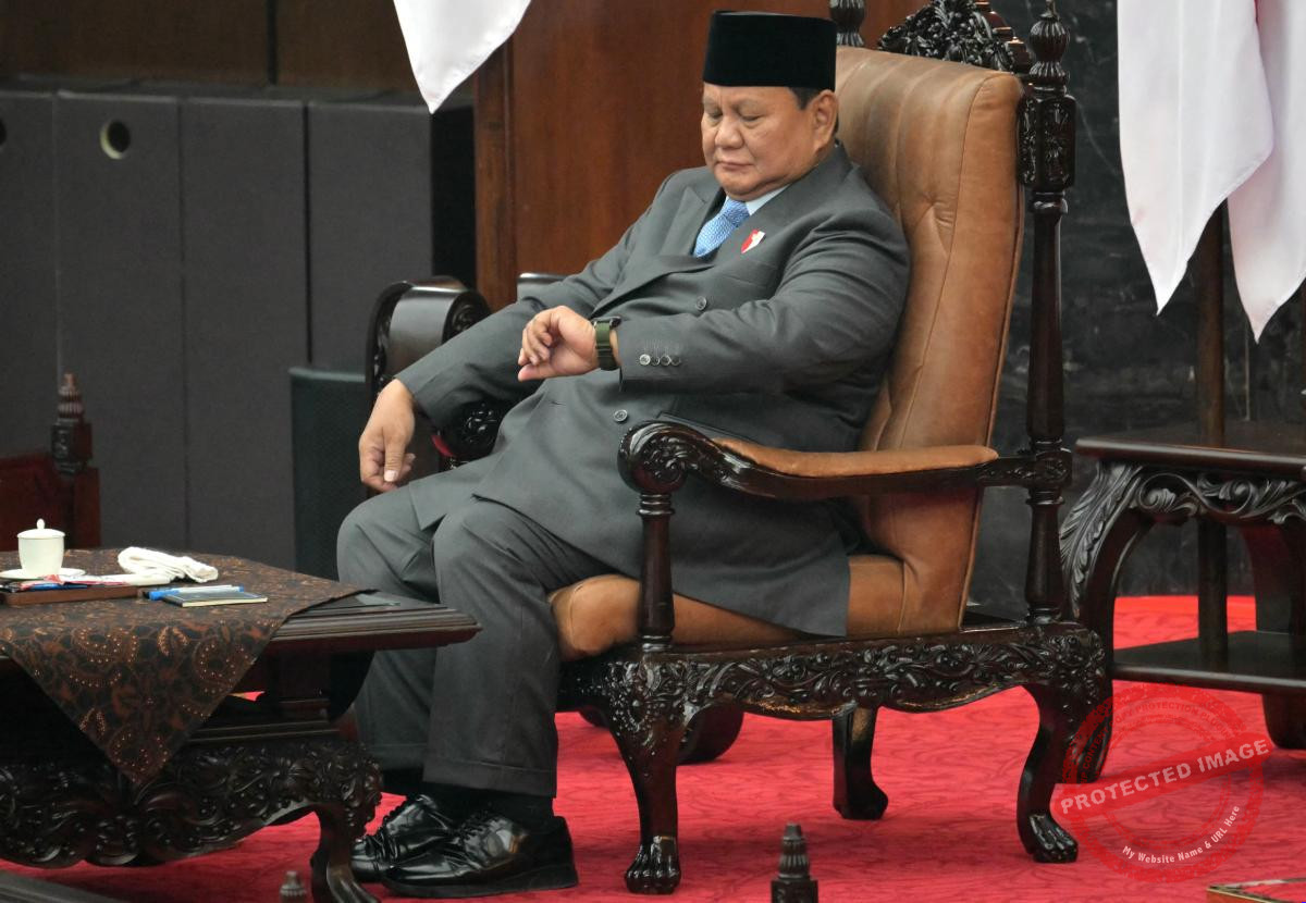 Cegah Karhutla — Presiden Prabowo Subianto dalam pertemuan penanganan karhutla bersama akademisi di Istana Merdeka.