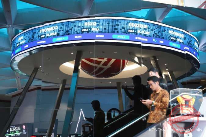 Daftar Saham PER — Papan digital menampilkan pergerakan saham indeks LQ45 di Bursa Efek Indonesia