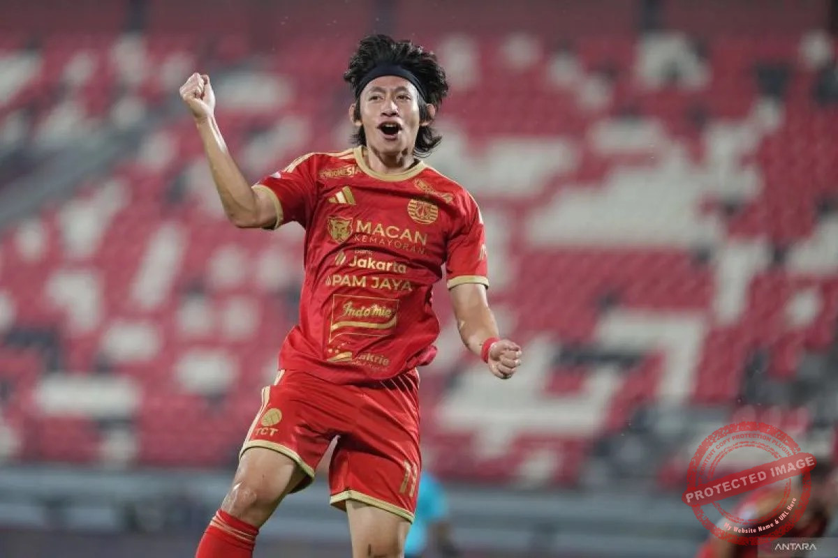 Penyerang muda Persija Jakarta Arlyansyah Abdulmanan yang mencetak gol tunggal kemenangan timnya.